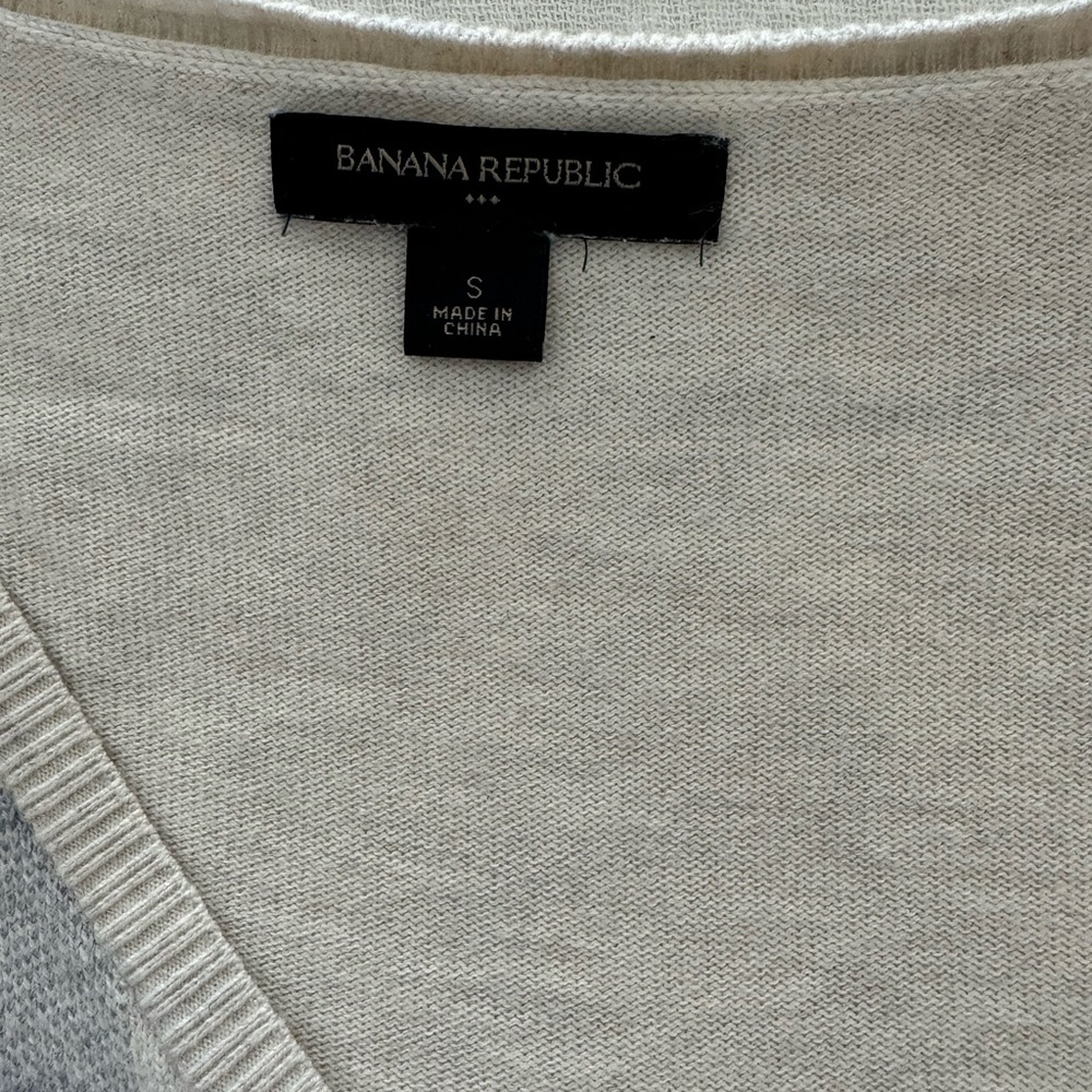 Light weight banana republic checkered sweater
